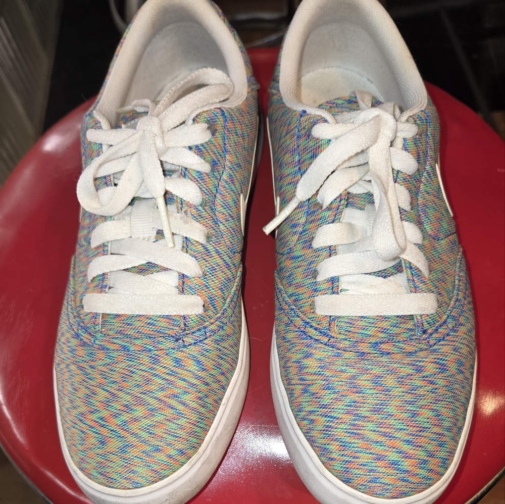 Nike colorful athletic shoes sneakers youth size 5 women size 6.5 EUC Trippy